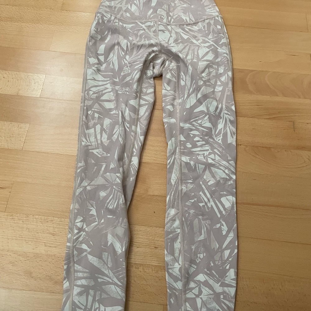 Used Lulu lemon size 4